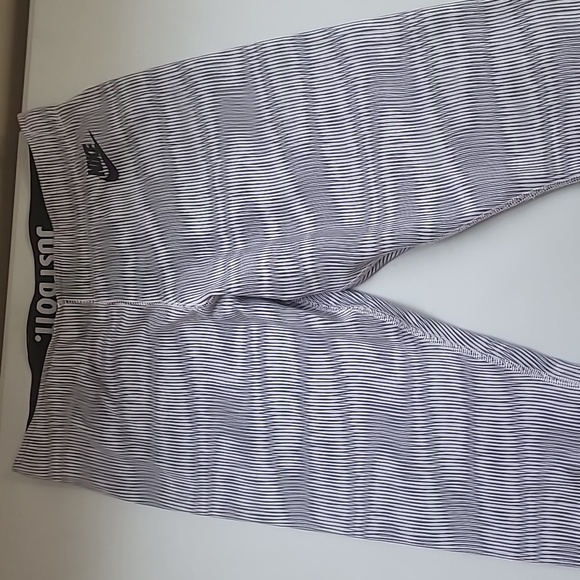 Nike leggings - Picture 1 of 3